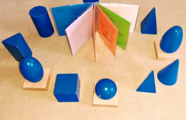 Solides géométriques Montessori : jeux d'extensions + livret de contrôle ; solides bleus Montessori