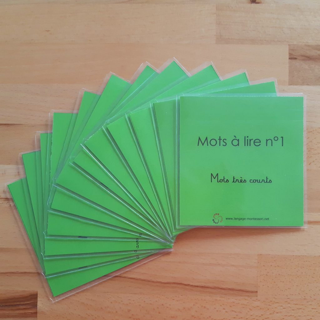 Lecture Montessori ; lecture du mot Montessori ; apprendre à lire et à écrire en pédagogie Montessori ; série verte ; 1ère série d’écriture-lecture